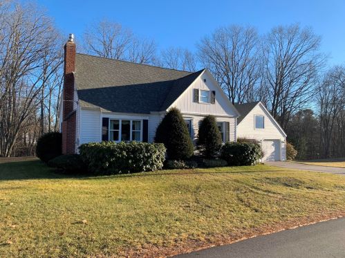 27 Bowdoin St, Lisbon, ME 04252-1311