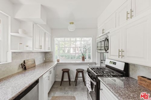 2480 Chevy Chase Dr, Glendale CA  91206-1845 exterior