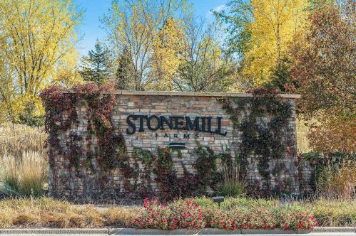 2332 Fieldstone Curv, Saint Paul MN  55129-6218 exterior
