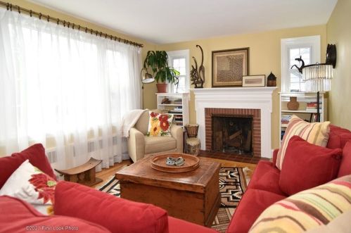 27 Benson Ave, Warwick, RI 02888-4808