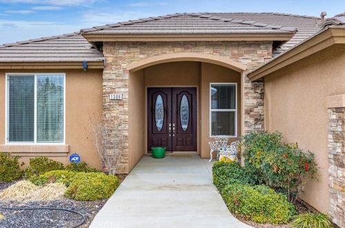 1306 Fair Oak Dr, Tehachapi, CA 93561-2468