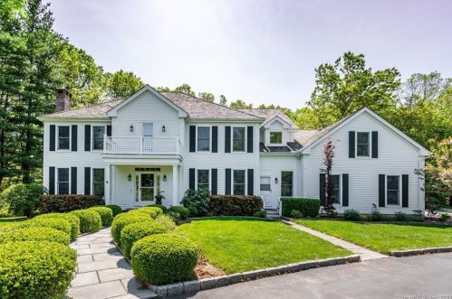 45 Old Meadow Rd, Woodbury, CT 06798-3136