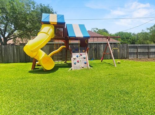 49 Colony Sq, Angleton TX 77515-3644 exterior