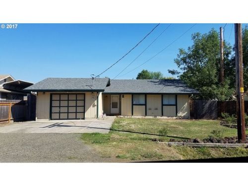 136 Sherwood Dr, Sutherlin, OR 97479-9649