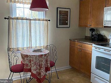 130 Roberts Ave, Tavistock NJ 08033-1319 exterior