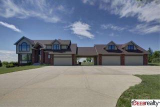 9751 Choke Cherry Ln, Omaha, NE 68046-4550