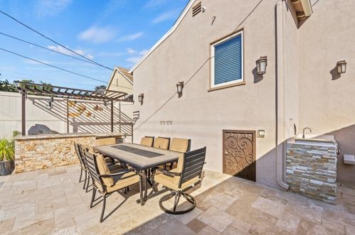 1215 Cordova Ave, Glendale CA  91207-1734 exterior