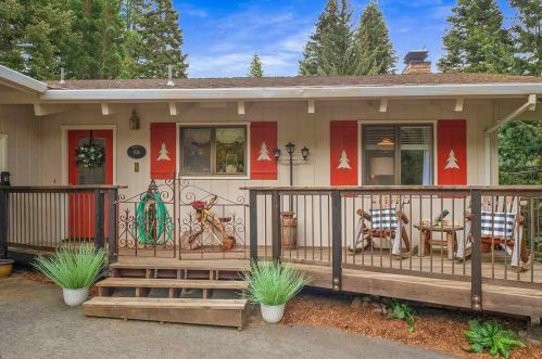 836 Lake Ridge Rd, Peninsula Village, CA 96137-9588