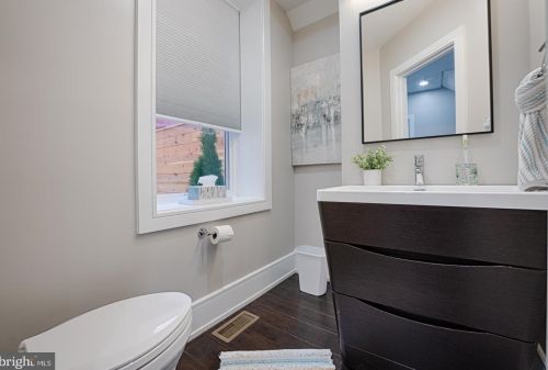 950 Front St, Philadelphia PA 19147-0043 exterior