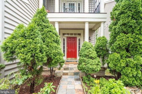 8868 Bennington Blvd, Lorton, VA 22079-4720