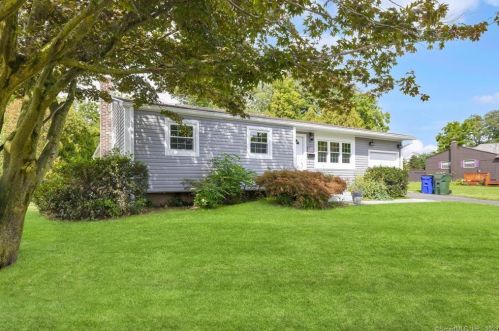 9 Hazel St, Windsor Locks, CT 06096-1226