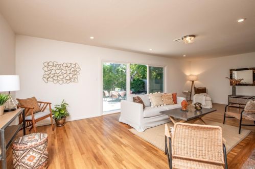 14 Brentwood Dr, San Rafael, CA 94901-1405