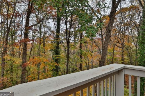 120 Huntcliff Pt, Atlanta GA  30350-1601 exterior