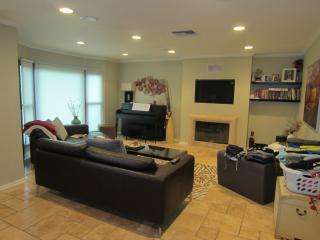 5721 Ranchito Ave, Van Nuys CA  91401-4344 exterior