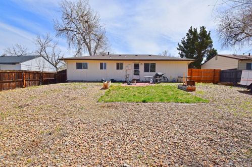 939 Nile Way, Aurora CO 80012-3217 exterior