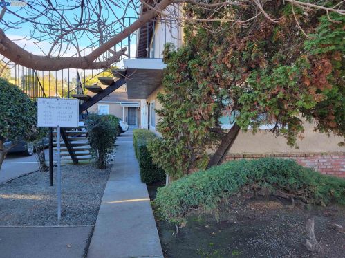 16020 Marcella St, San Leandro CA 94578-2121 exterior