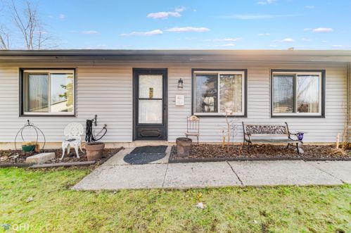 1515 Celebrity Cir, Hanover Park, IL 60133-5325