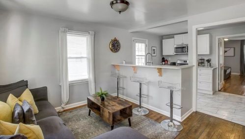 3236 Mathieson Dr, Atlanta GA  30305-1806 exterior