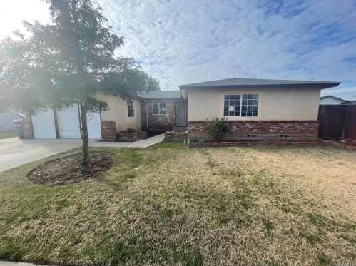 2874 Villa Ave, Clovis, CA 93612-5019