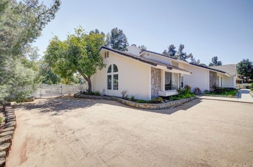 18478 Chickory Dr, Riverside, CA 92504-9550