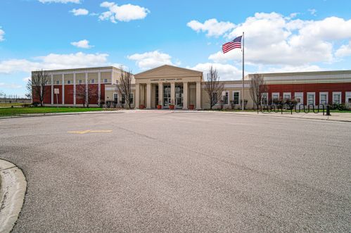 1612 Sandcastle Ln, Pingree Grove IL  60140-2055 exterior