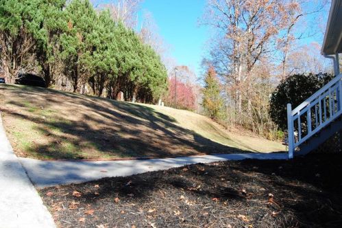 1316 Ridgeview Rd, Auburn, GA 30011-3320