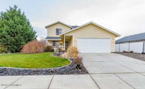 7703 Estevan Dr, Pasco, WA 99301-8221