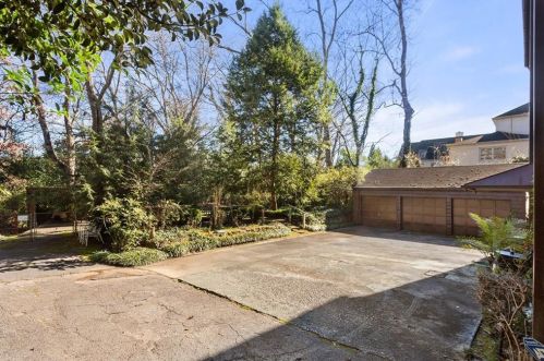 5 Brookhaven Dr, Atlanta GA  30319-1143 exterior