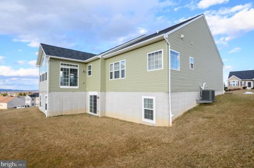 2331 Water Garden Dr, Hanover PA 17331-8319 exterior