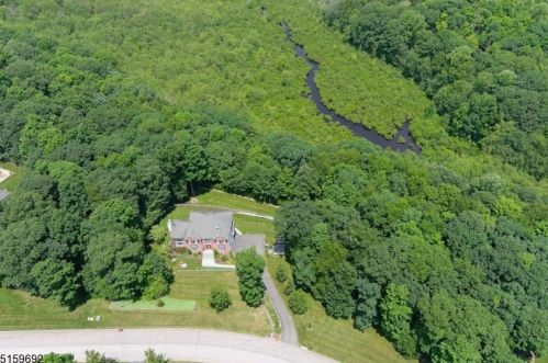 9 King Alex Ct, Sparta, NJ 07871-3901
