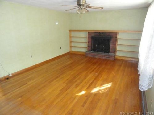 124 Lakeside Ave, Middletown, CT 06457-4161