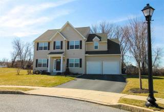 3900 Sloway Cir, York, PA 17402-7663