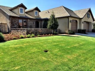 1052 Graybark Ave, Clovis, CA 93619-8930