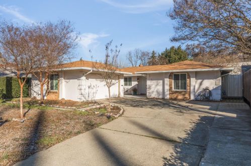 6170 Merlindale Dr, Citrus Heights, CA 95610-6750