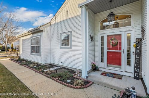 17 Arcadia Dr, Lakehurst NJ  08759-6160 exterior