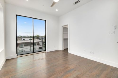 2006 Fitzhugh Ave, Dallas TX  75204-4694 exterior
