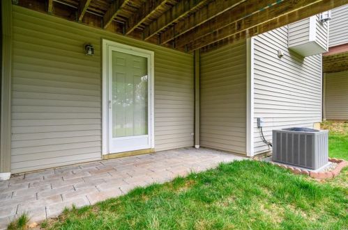 82 Haley Ln, Sandy Hook CT  06482-1702 exterior