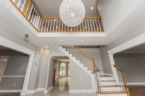 16 Quail Run, Warren, NJ 07059-7197