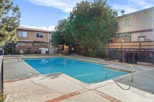 7320 Lennox Ave, Van Nuys CA  91405-2339 exterior