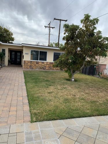 9420 Bascom St, Pico Rivera, CA 90660-4220