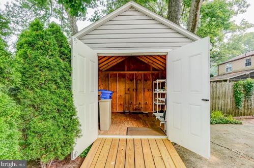 106 Lynnmoor Dr, Silver Spring MD 20901-1516 exterior