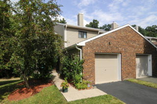 25 Littlewood Ct, Wayne, NJ 07470-2454