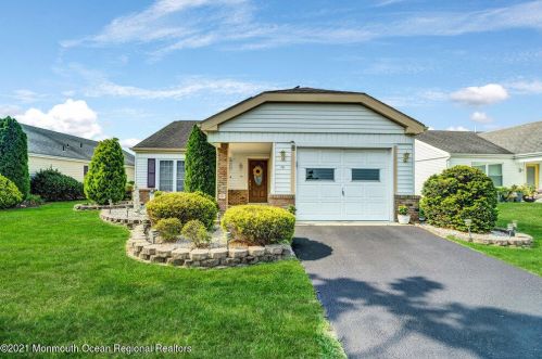79 Buckingham Dr, Lakehurst, NJ 08759-6718