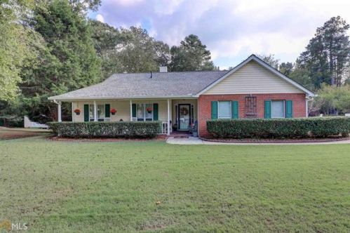 70 Manor Oak Dr, Porterdale, GA 30014-1979