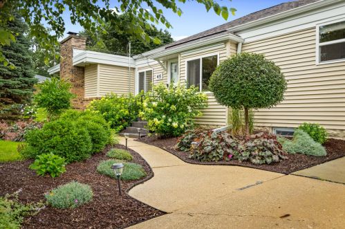 45 Grant St, Oswego, IL 60543-9080