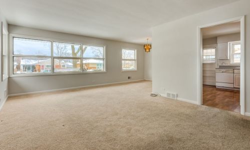 8612 Olcott Ave, Niles, IL 60714-2022