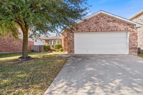 10457 Hideaway Trl, Fort Worth TX  76131-3994 exterior