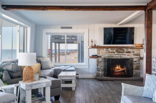 37 Attawan Ave, Niantic CT  06357-3622 exterior