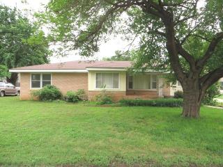720 19th St, Chickasha, OK 73018-3802