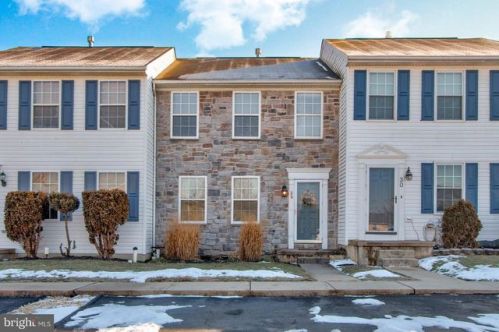 20 Charles Cir, York, PA 17406-9399
